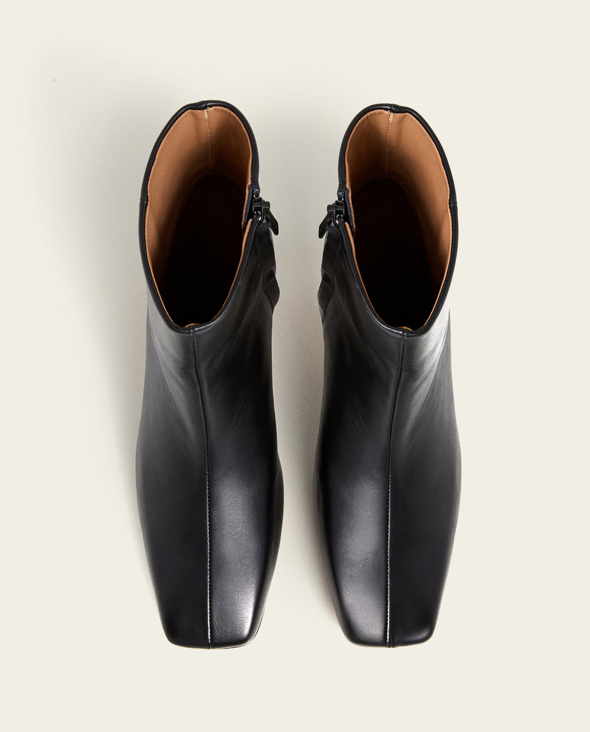 Moa Leather Black