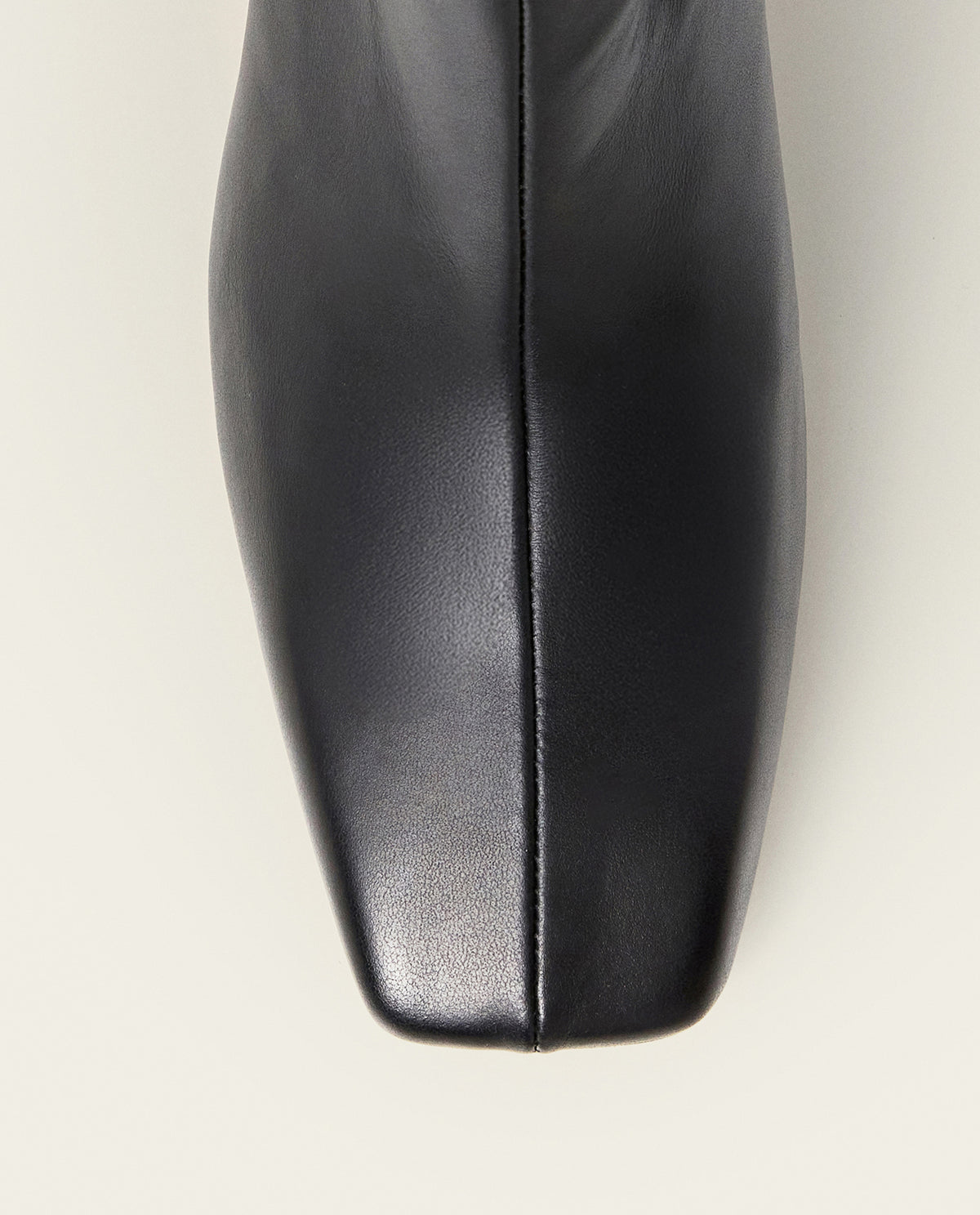 Moa Leather Black