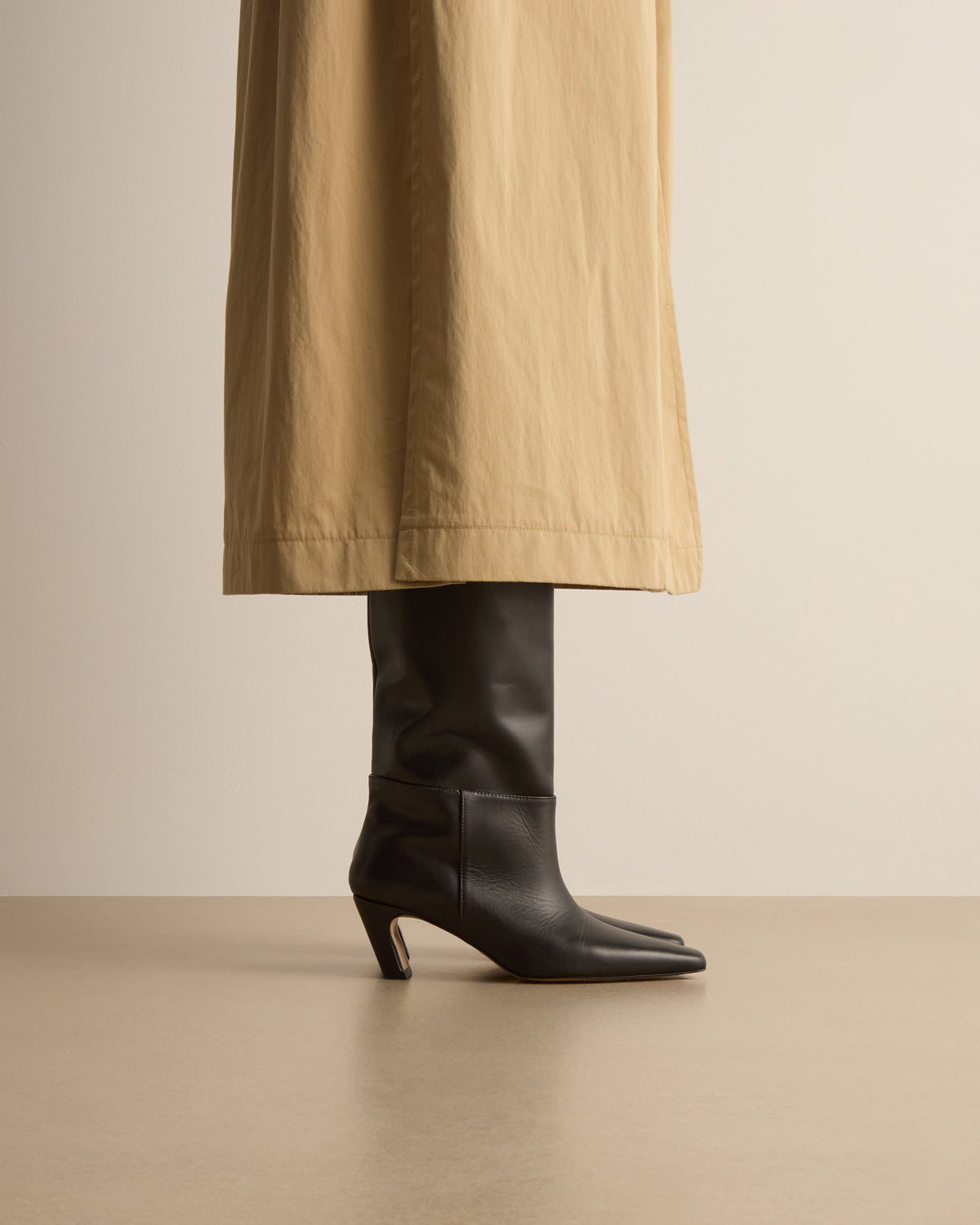 Xia Leather Black